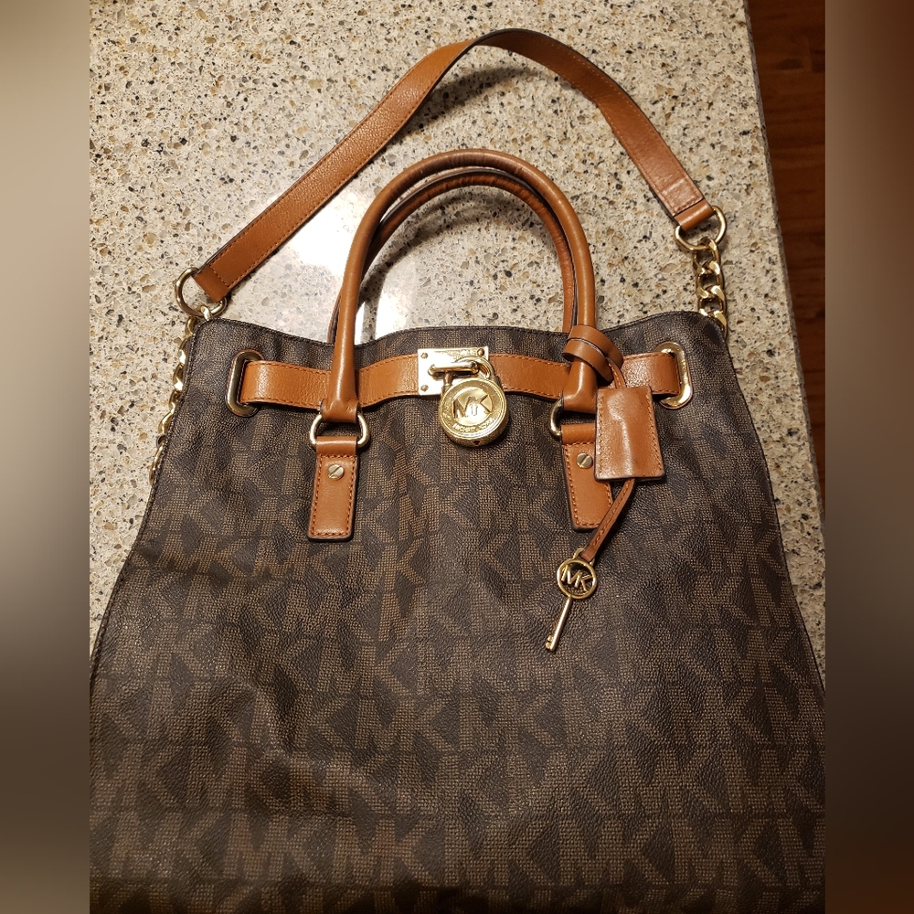 MICHAEL KORS Belt Lock Lg Satchel Purse w/Handles & Leather/Chain Shoulder Strap